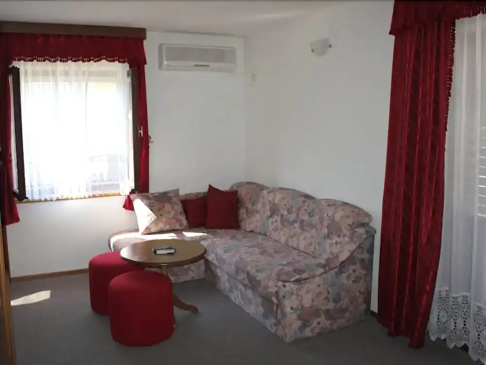 Apartments Neda Povlja