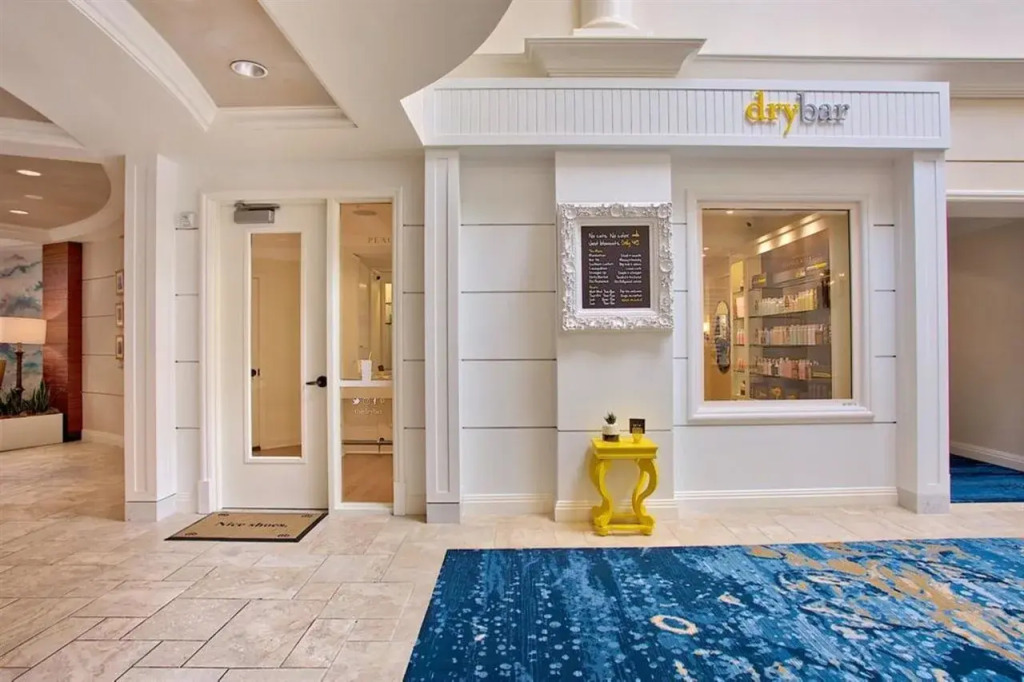 Balboa Bay Resort