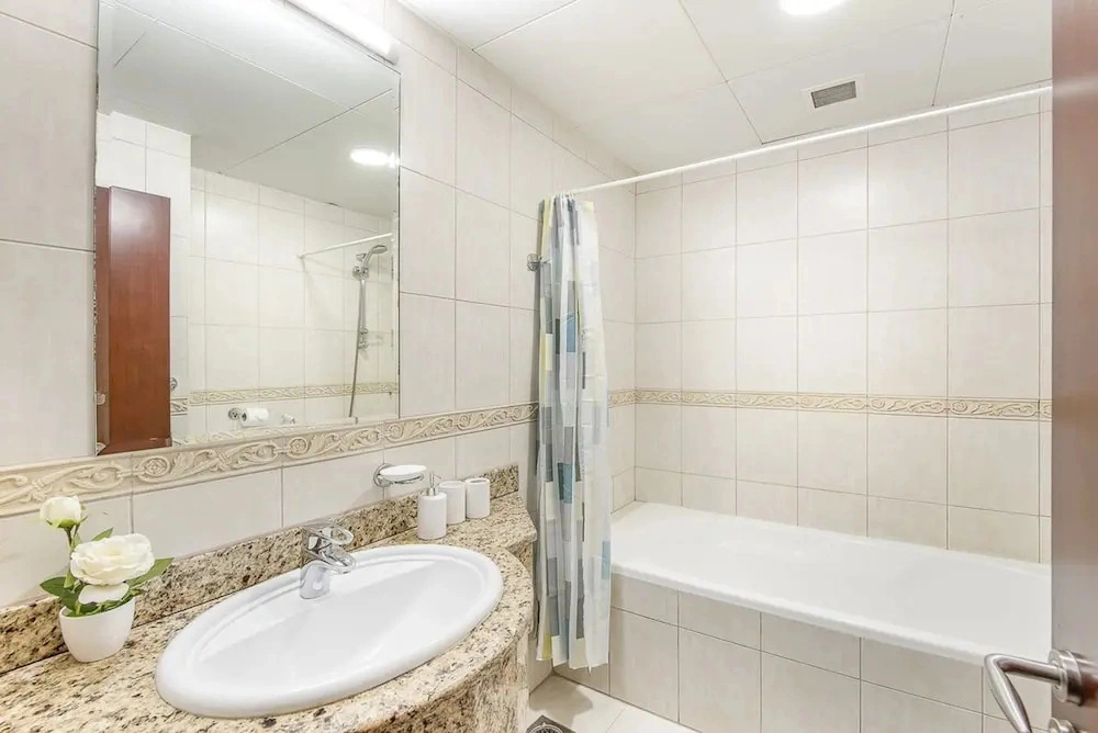 High-floor 2BR With Dubai Marina Views