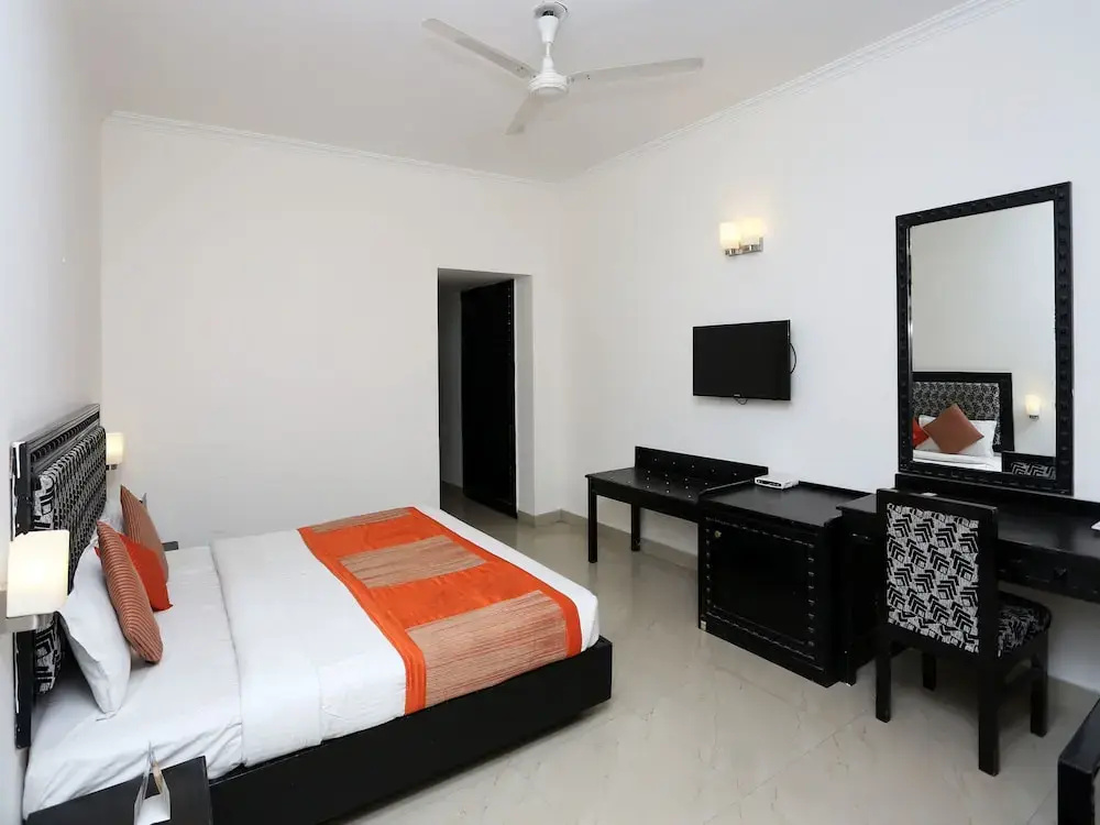 OYO 8637 Shivam Hotel