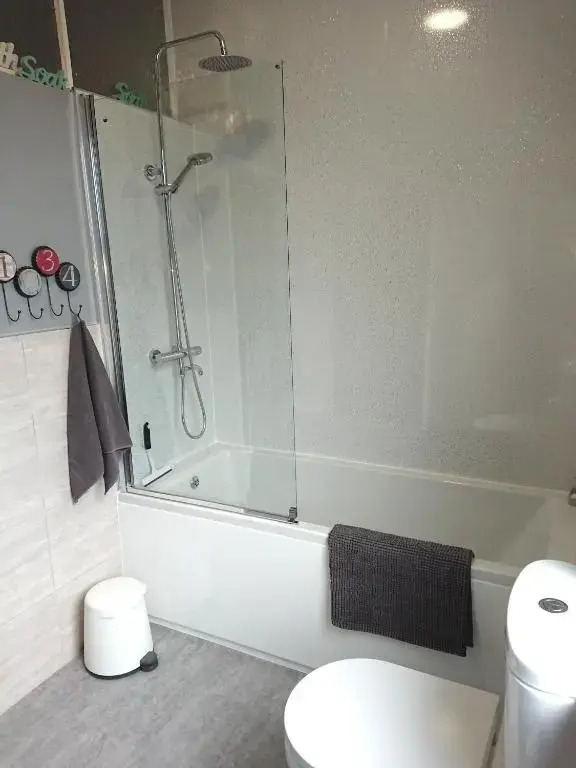 Entire 2-Bedroom House with Garden