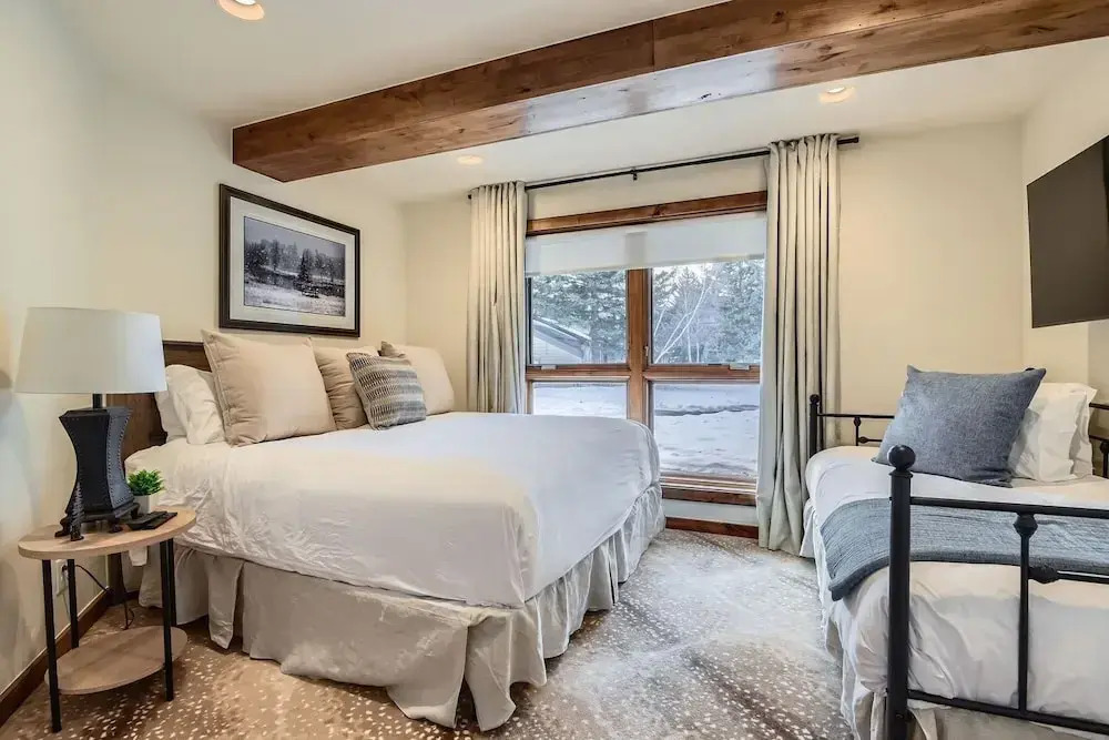 1454 Cozy Condo At Fawngrove Near Dv Base. New Hottub 2 Bedroom Condo
