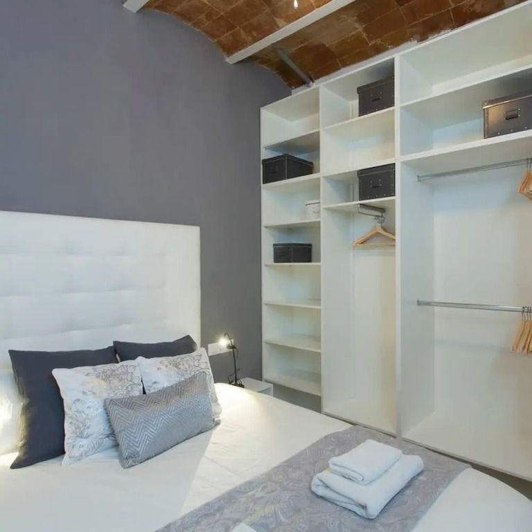 Colour PoP Fira 1 Apt By Myrentalhost