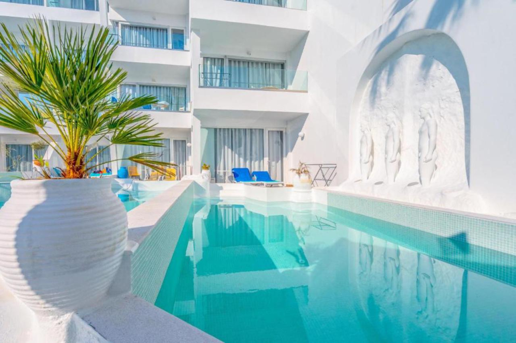 Kouros Home Hotel