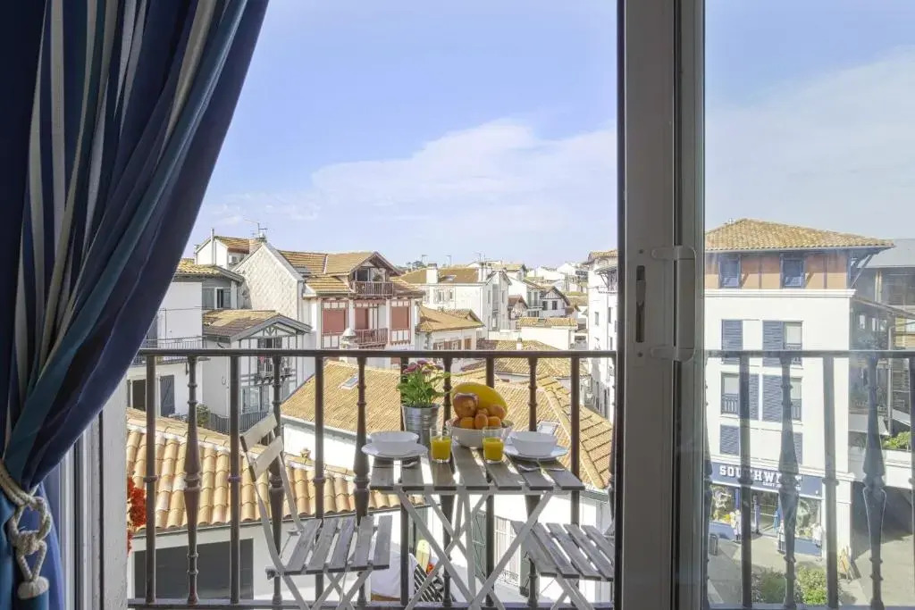 Superb 3 stars flat w balcony in the heart of Saint-Jean-de-Luz - Welkeys