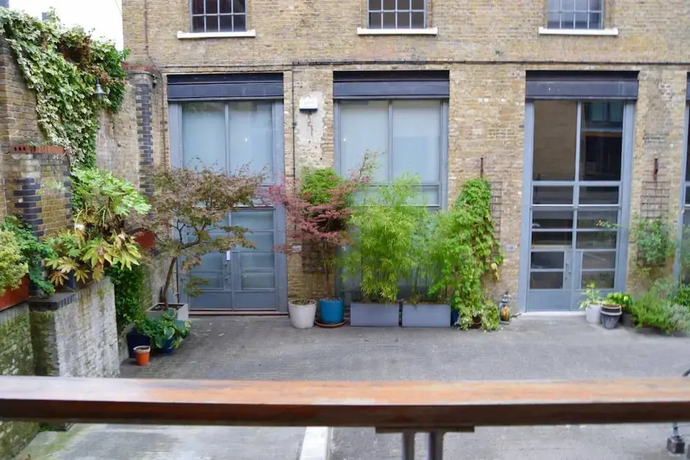 Bright and Colourful Flat With Balcony Near Regents Canal