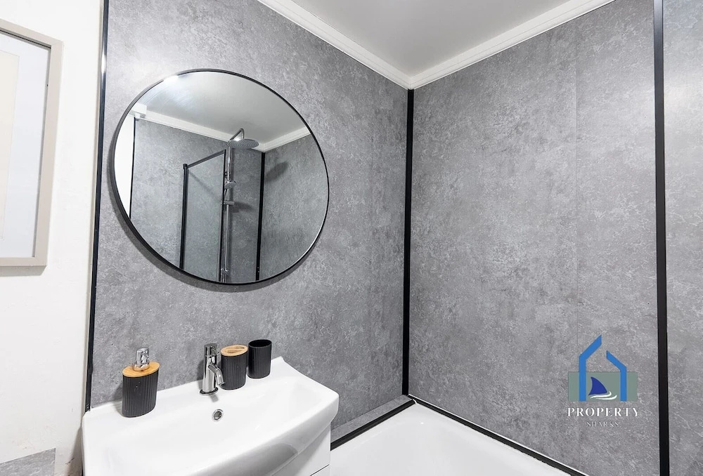 Modern Townhouse-free Parking-game Room-w-ifi