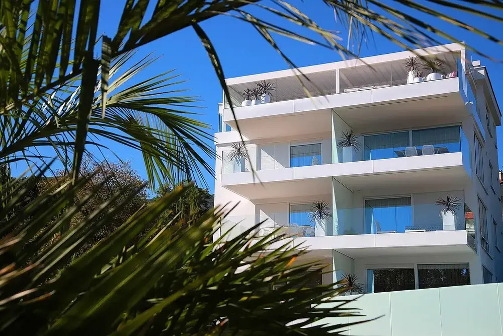 Stylish Apartment 100m from the Beach