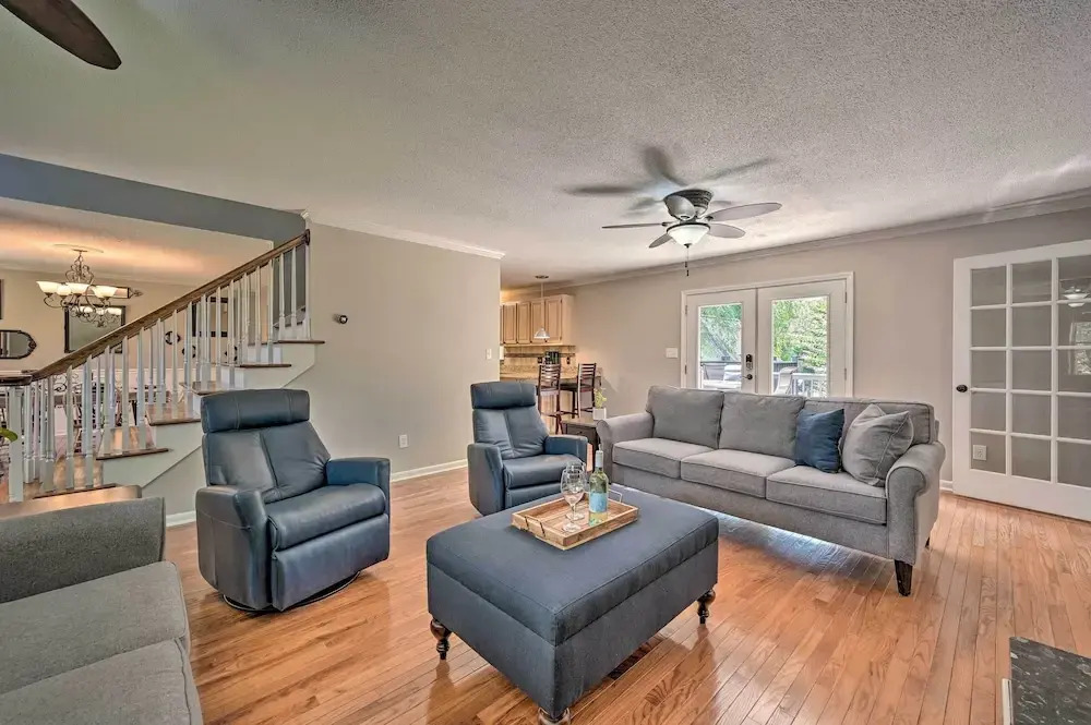 2 Mi to Clemson: Central Villa w/ Deck, Near Lakes