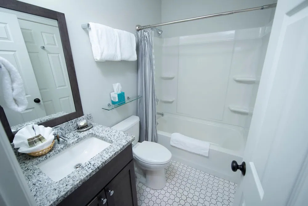 Winterplace 3 Br- Plenty Of Bedding- Great For Families 3 Bedroom Condo by RedAwning
