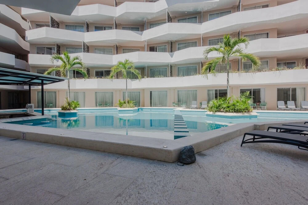 LUXURY 1-bdr -ROOFTOP POOL-GYM-PARK G310