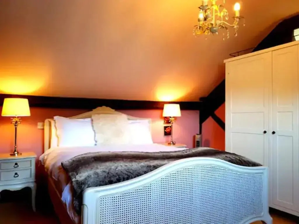 No 6 The Square Tearooms & Accommodation