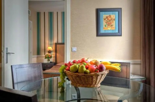 Elysees Apartments