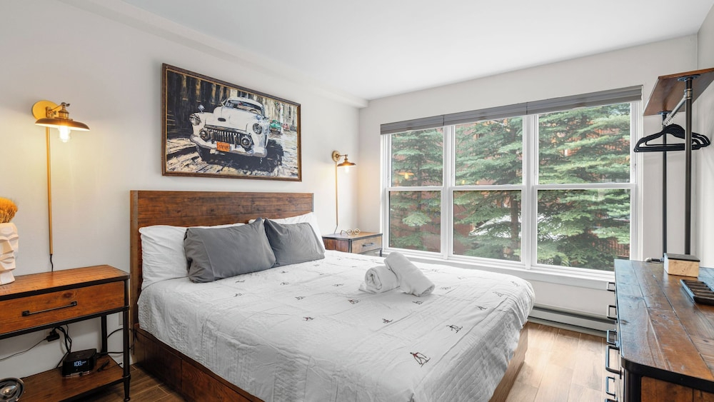 Etta Place 6 by AvantStay | Ski In/ Ski Out Unit!
