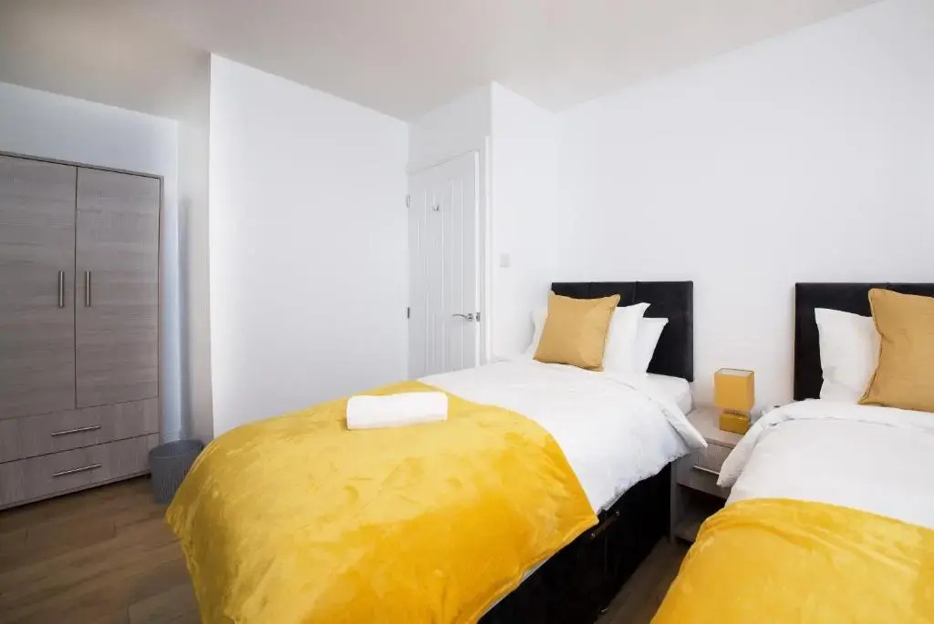 Air Host and Stay - Thomson House - Sleeps 4 2 mins walk from Stockport train station and town centre