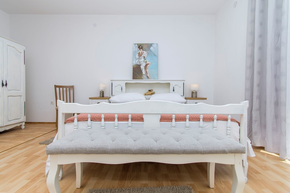 Apartment Knez 1