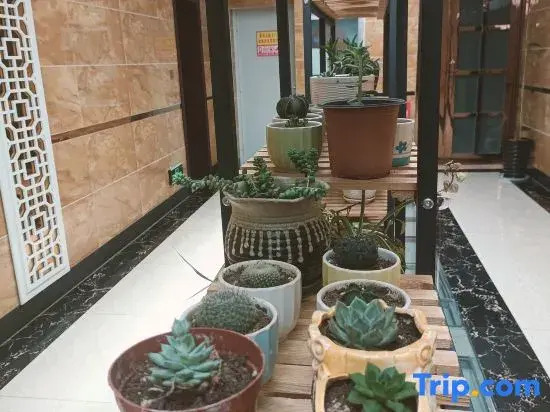 Shizong Tongyuan Hotel