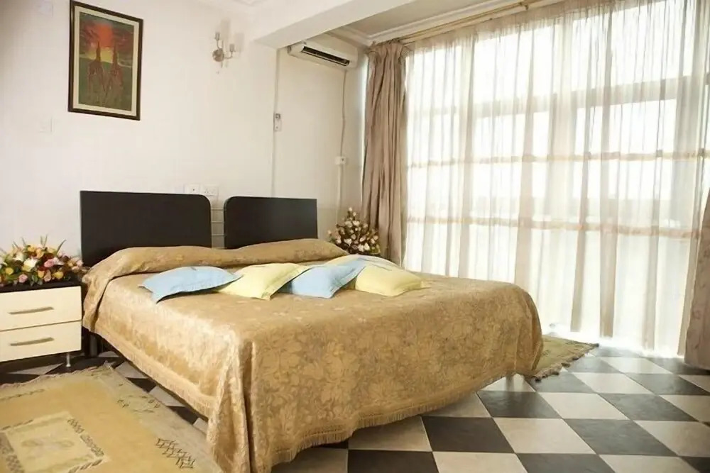 Ivys Hotel