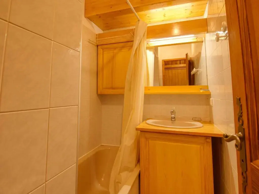 Appartement cozy 4 pers près télécabine avec terrasse - FR-1-642-50