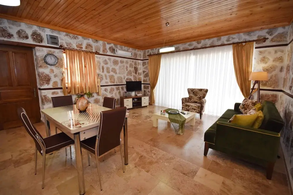 Villa Reyyan by Helaltatilvillari