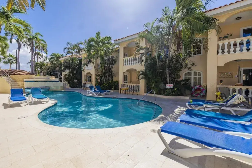 Cozy 1br1ba w Balcony Pool in Great Location