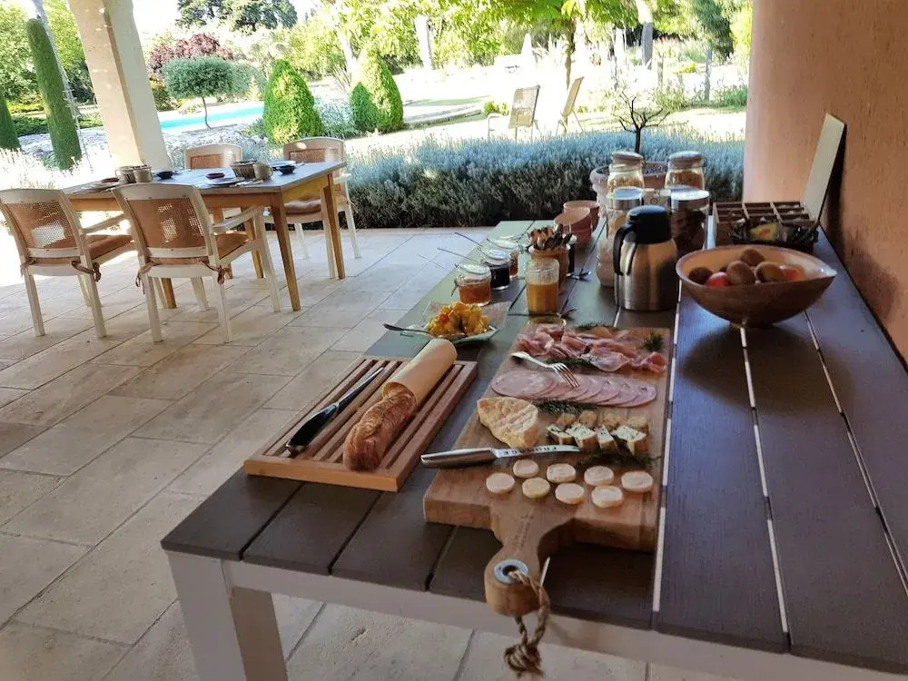 LE CLOS DES CYPRES - Maison dhôtes de Charme - Diner Gourmet & Bien-être