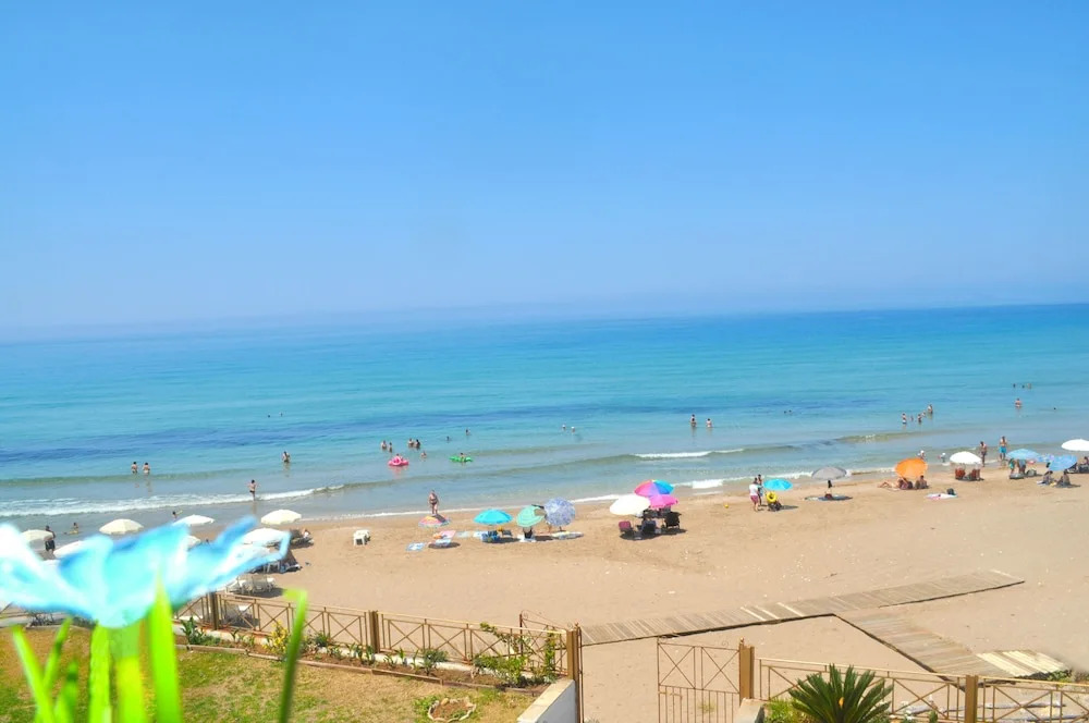 Beachfront 2-bed Luxury Suite - Agios Gordios Corfu Greece