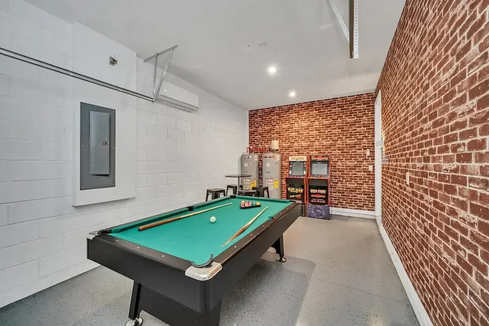 Modern Decor With Themed Rooms, With Retro Game Room and Huge Pool in Upscale Resort! #6s820