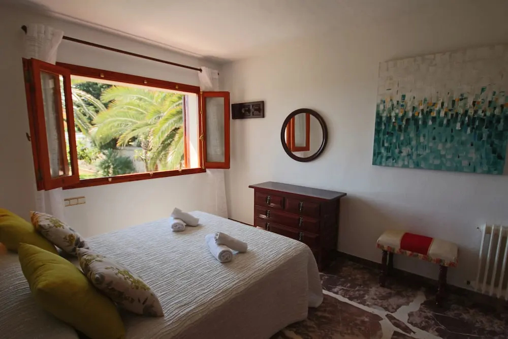 Only 100m to the Beach! Spacious Villa With Private Pool - 12 People