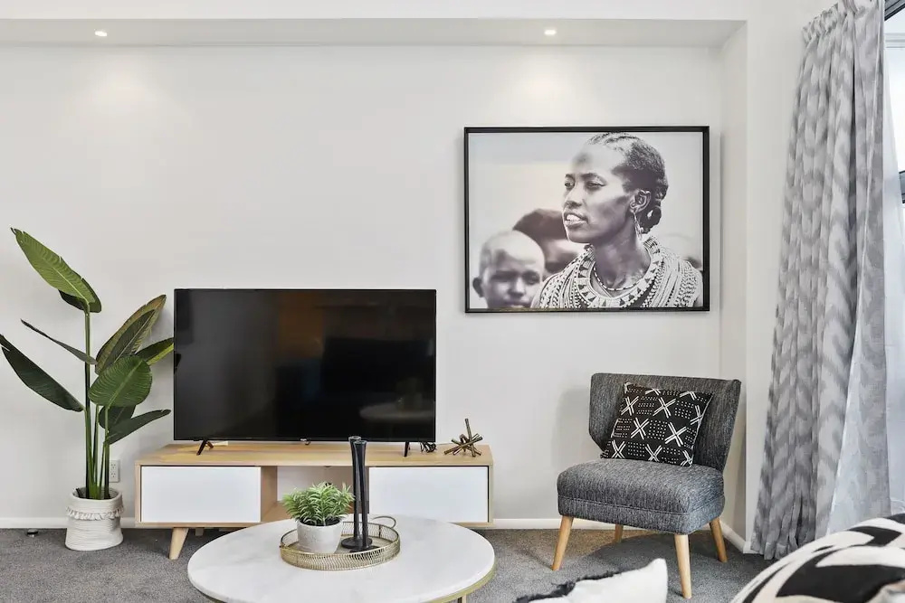 *BRAND NEW* Contemporary 1 bdrm - Prime location!