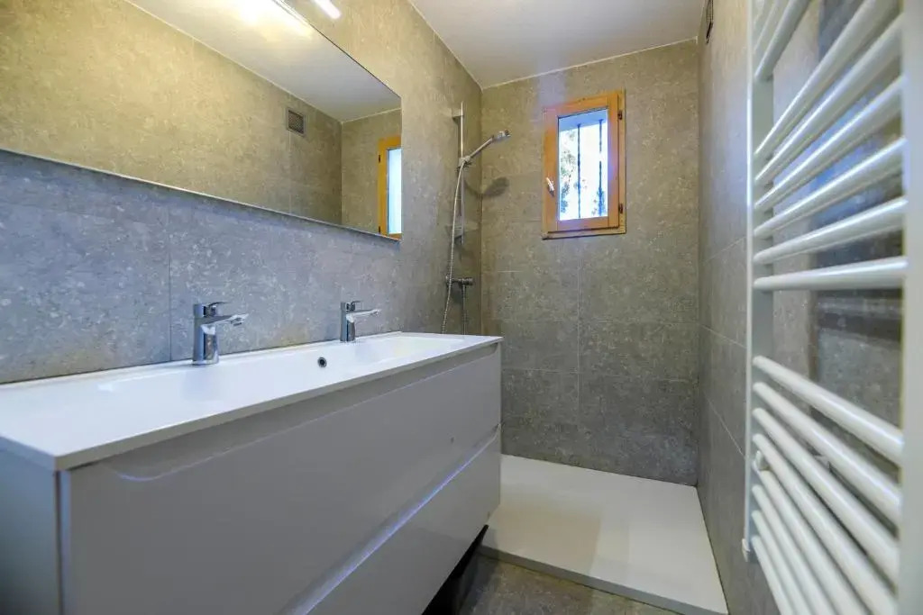 Villa à 5mn des plages avec piscine/jardin privée