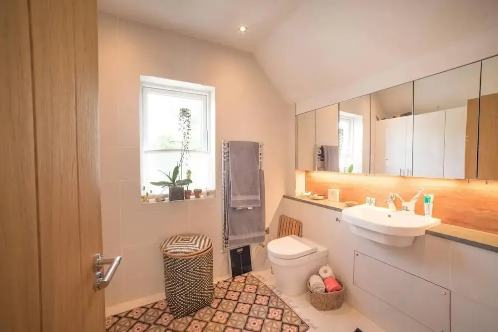 Cosy And Beautiful 4br House