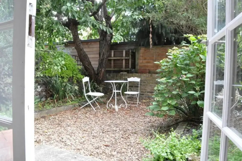 Charming 2 Bedroom House With Garden in East London