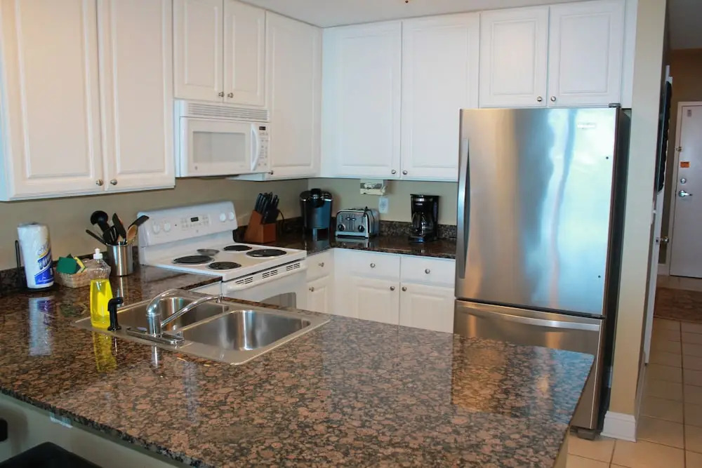 Lighthouse 1405 by ALBVR - Floor to ceiling sliding glass doors - 2BR plus kids bunk room