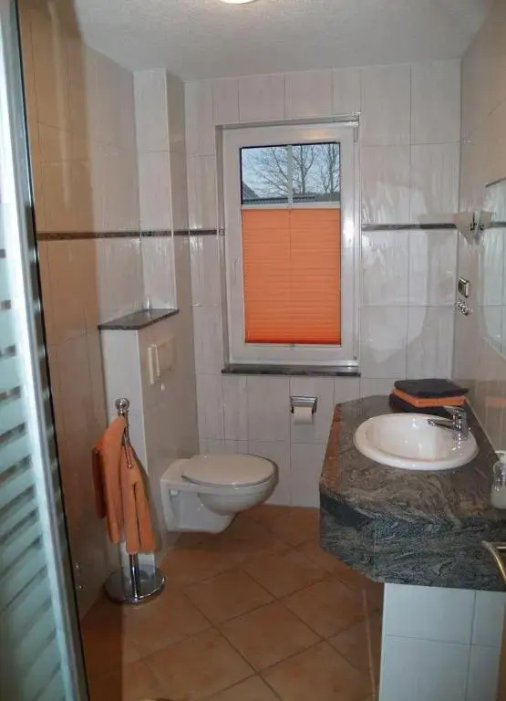 Moderne Ferienwohnung für 4 Personen mit Balkon