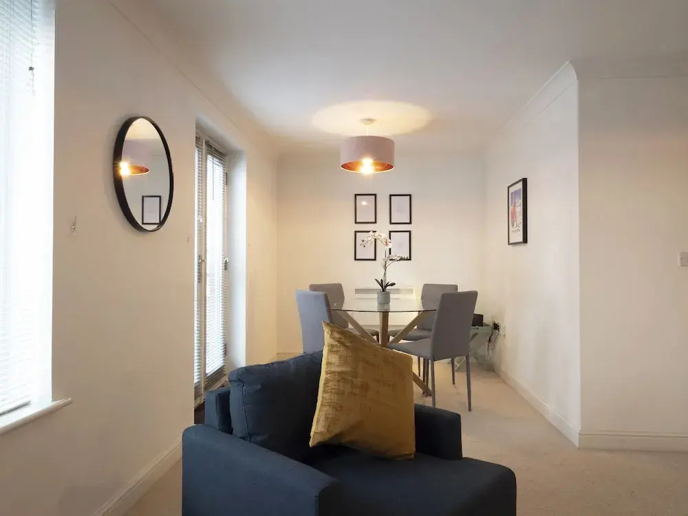 Spacious Townhouse Near the City Centre