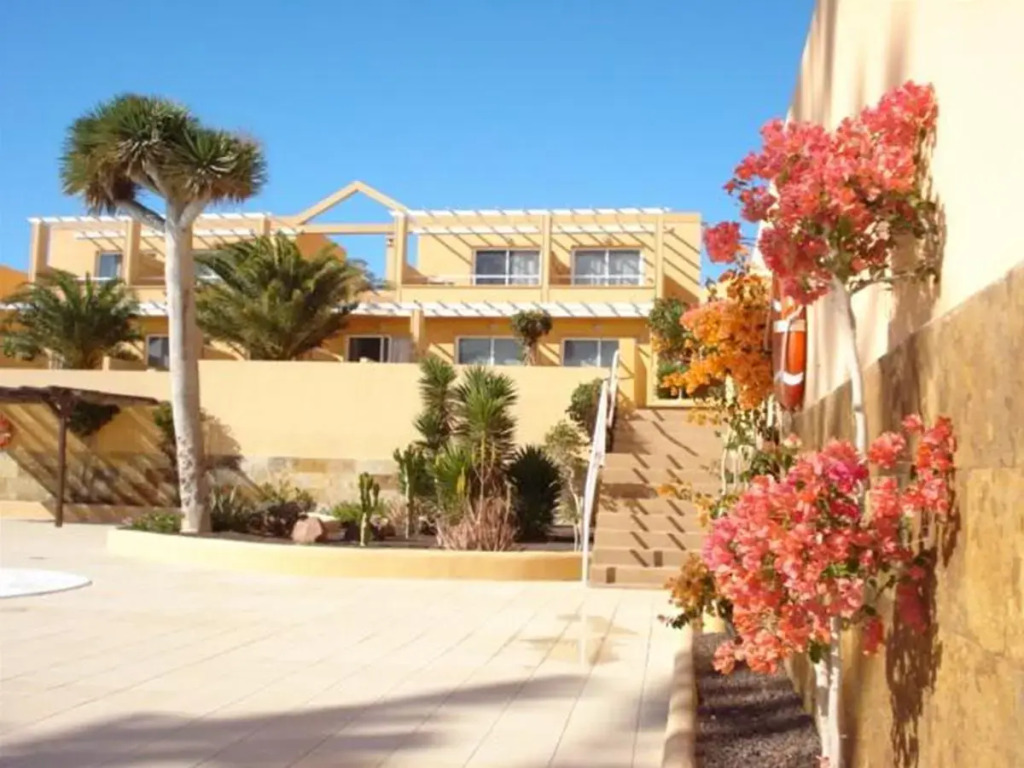 Book Jet - Las Lomas Sunny Holiday Homes