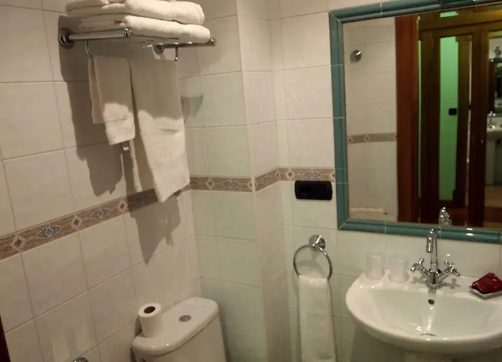 Hotel Pontes De Gatin