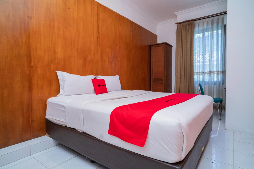 RedDoorz Plus at Hotel Surya Solo