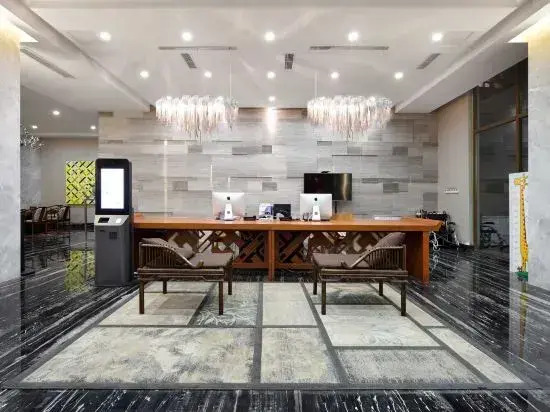 Yijia Hot Spring Resort Hotel (Jiezi Ancient Town Shop)