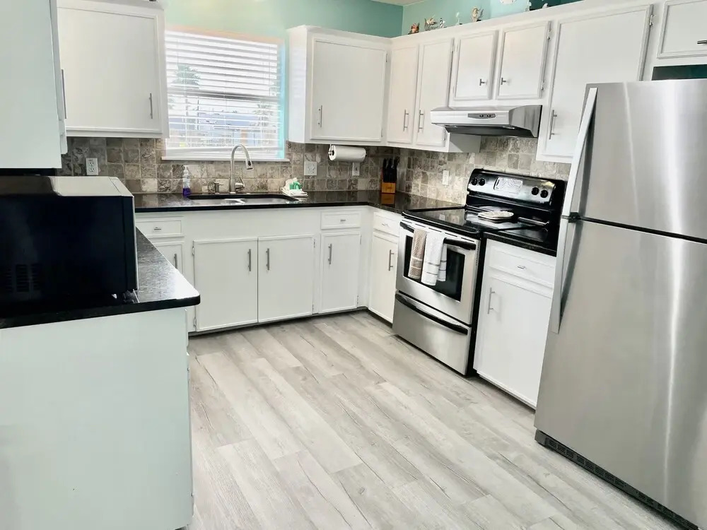 Beers And Sunshine 3 Bedroom Home by Redawning