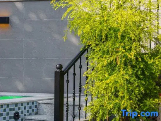 Siji Nanshe Light Luxury Boutique Stay (Huizhou Longmen Fuli Nankunshan Wenquan County Yangshenggu)