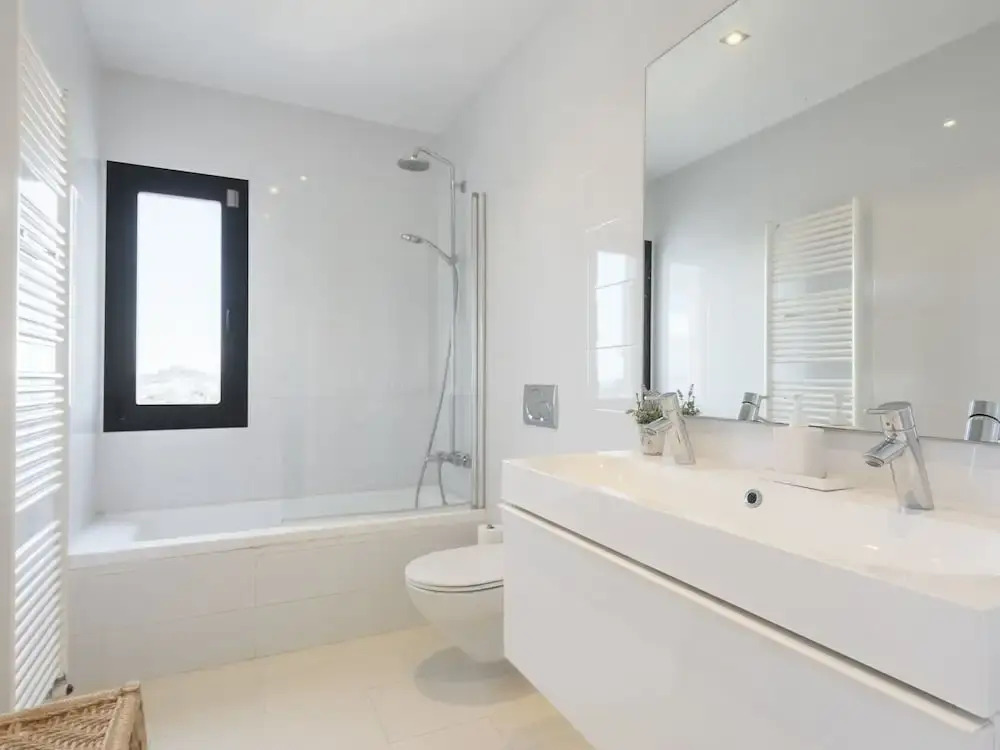 Posh Holiday Home With Pool, Library & Scenic Views in Jesus
