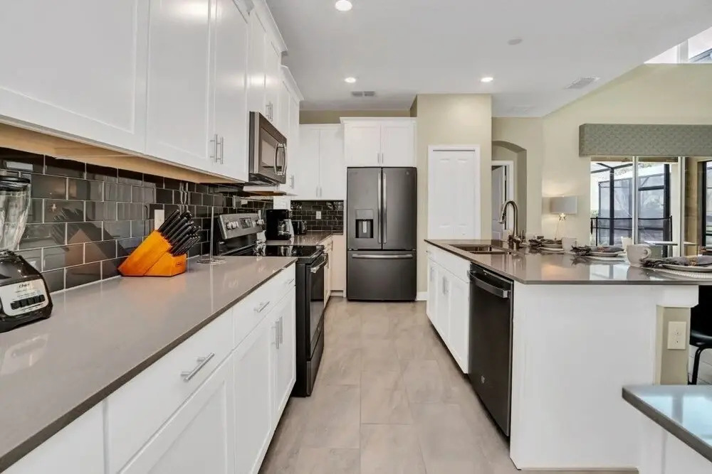 "boutique" Style Home Near Disney! 5 Bedroom Home by RedAwning