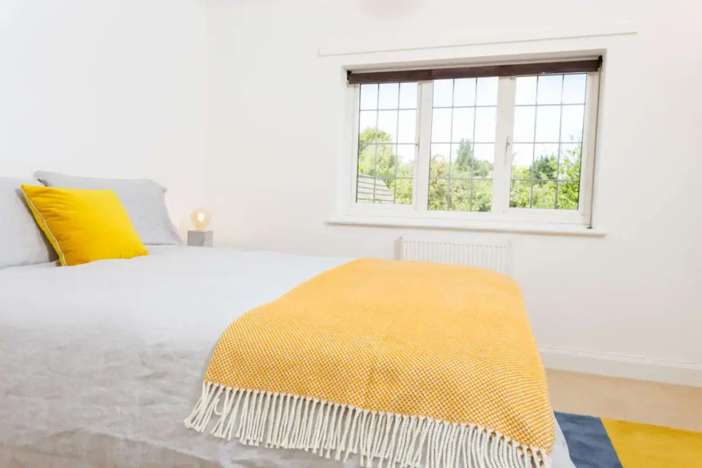 The Queen Edith Place - Lovely 6BDR Home in Secluded Neighbourhood