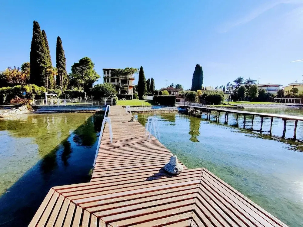 One Step From the Lake - Italian Homing