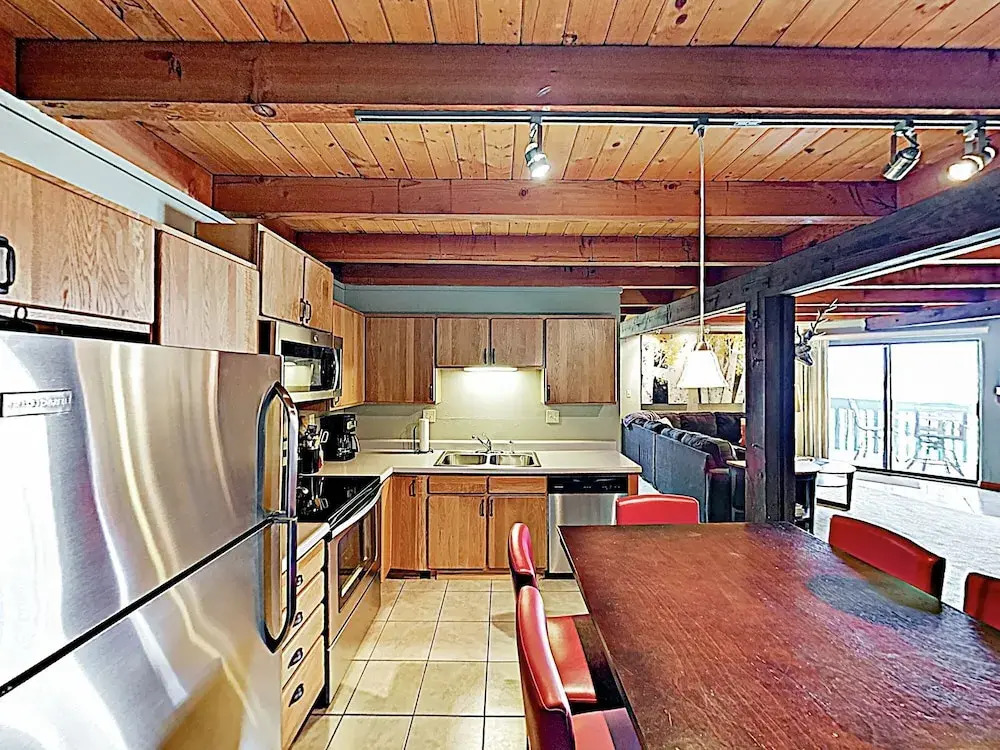 4400 Silverthorne - 2 Br Condo