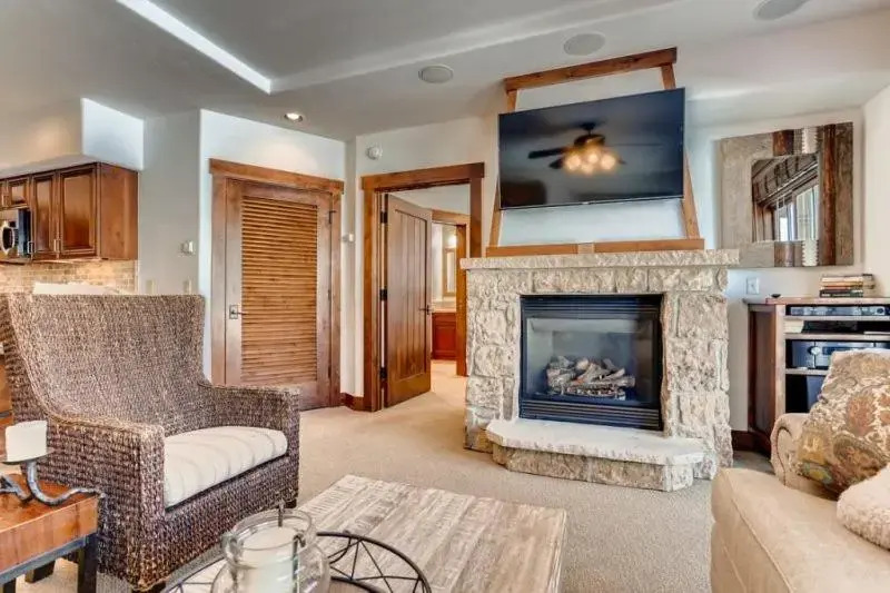 Breckenridge Crystal Peak Lodge 3 Bedroom Condo, 5-Star Ski-in Ski-out Location!