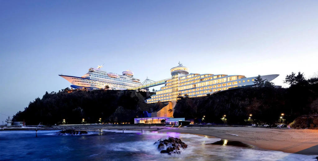 Sun Cruise Resort and Yacht