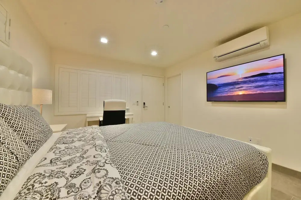 Stylish and Modern Private Bedroom Across Beach